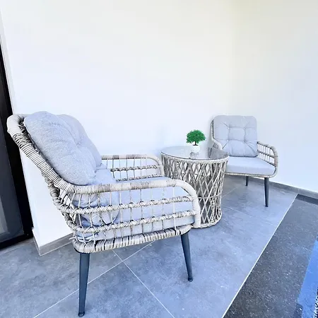 Blue Island Apartment *