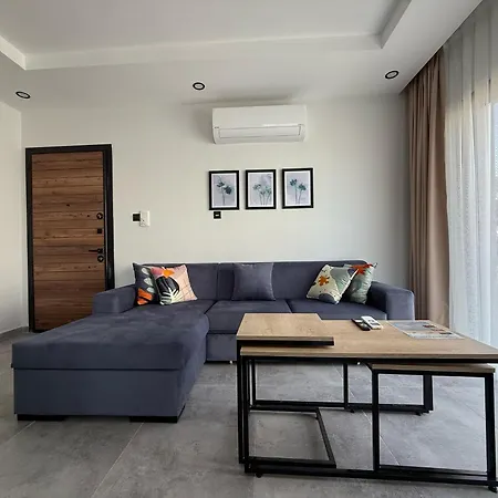 Blue Island Apartment *